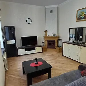 Spacious In Center, Near Nizami St, Fountain Square And Sahil Metro Station Апартаменты